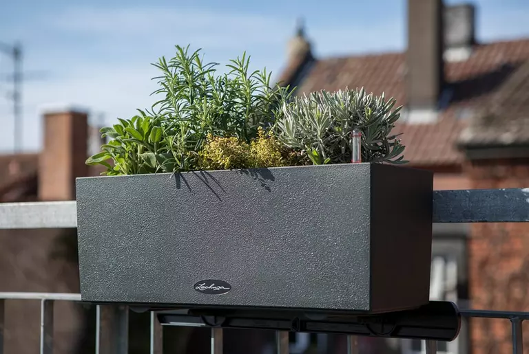 le_tw-urbangardening_balconera